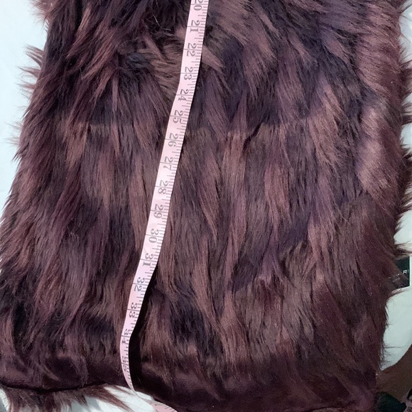 Tahari Table Runner - Picture 9 of 12